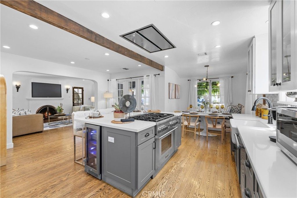 Image 11 of property listing at 5127 Willowcrest, North Hollywood, CA 91601