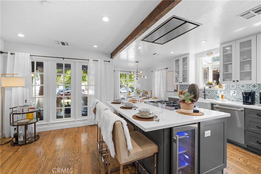 Image 12 of property listing at 5127 Willowcrest, North Hollywood, CA 91601