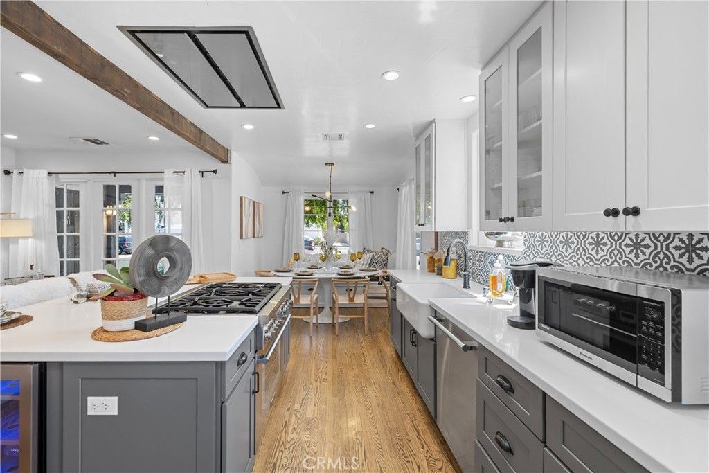 Image 13 of property listing at 5127 Willowcrest, North Hollywood, CA 91601