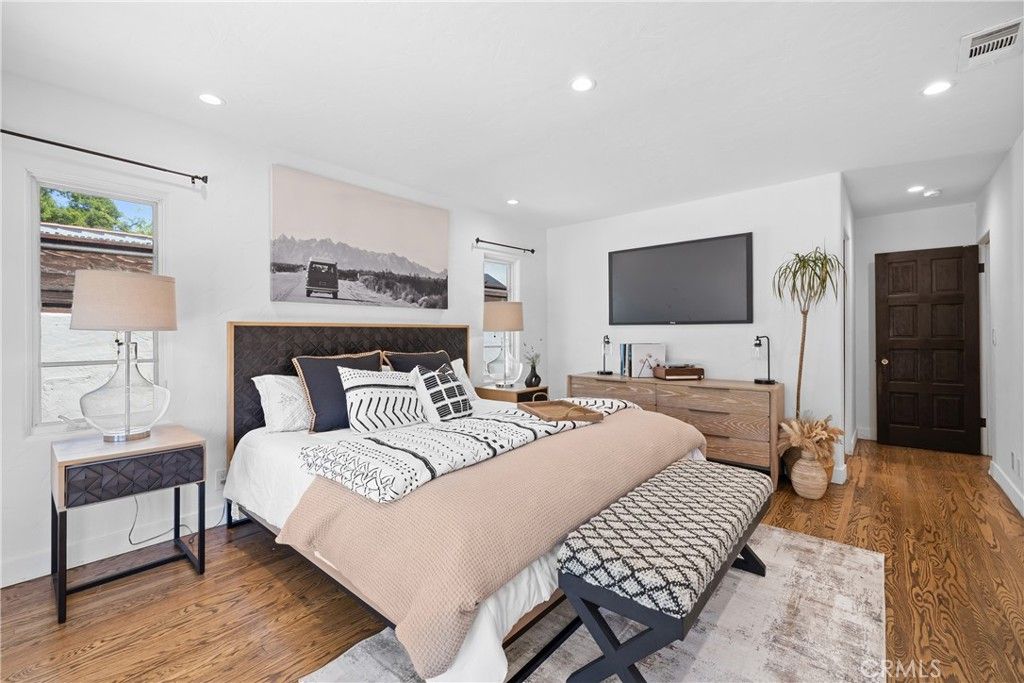 Image 16 of property listing at 5127 Willowcrest, North Hollywood, CA 91601