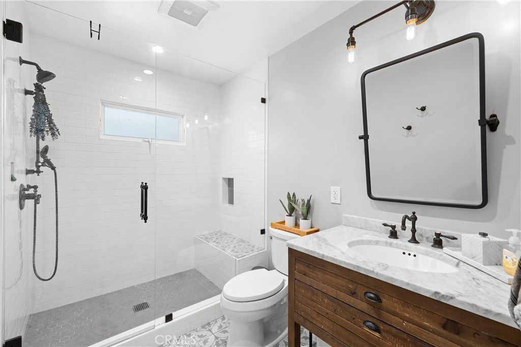 Image 18 of property listing at 5127 Willowcrest, North Hollywood, CA 91601