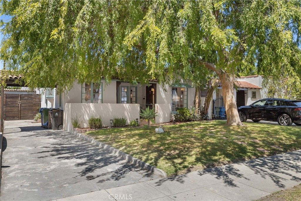 Image 2 of property listing at 5127 Willowcrest, North Hollywood, CA 91601
