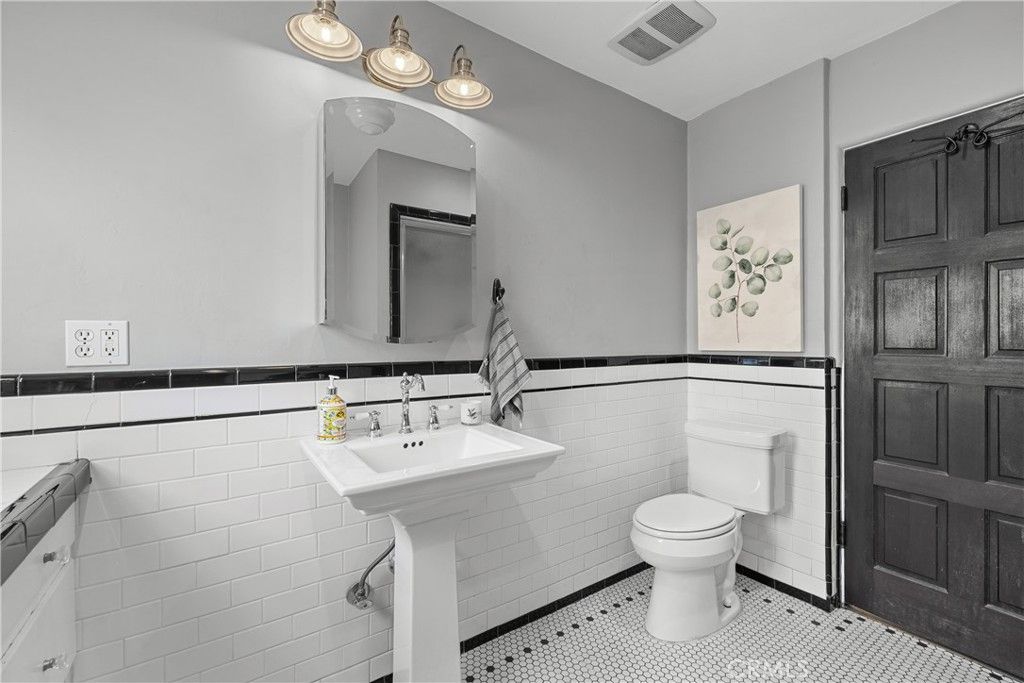 Image 22 of property listing at 5127 Willowcrest, North Hollywood, CA 91601