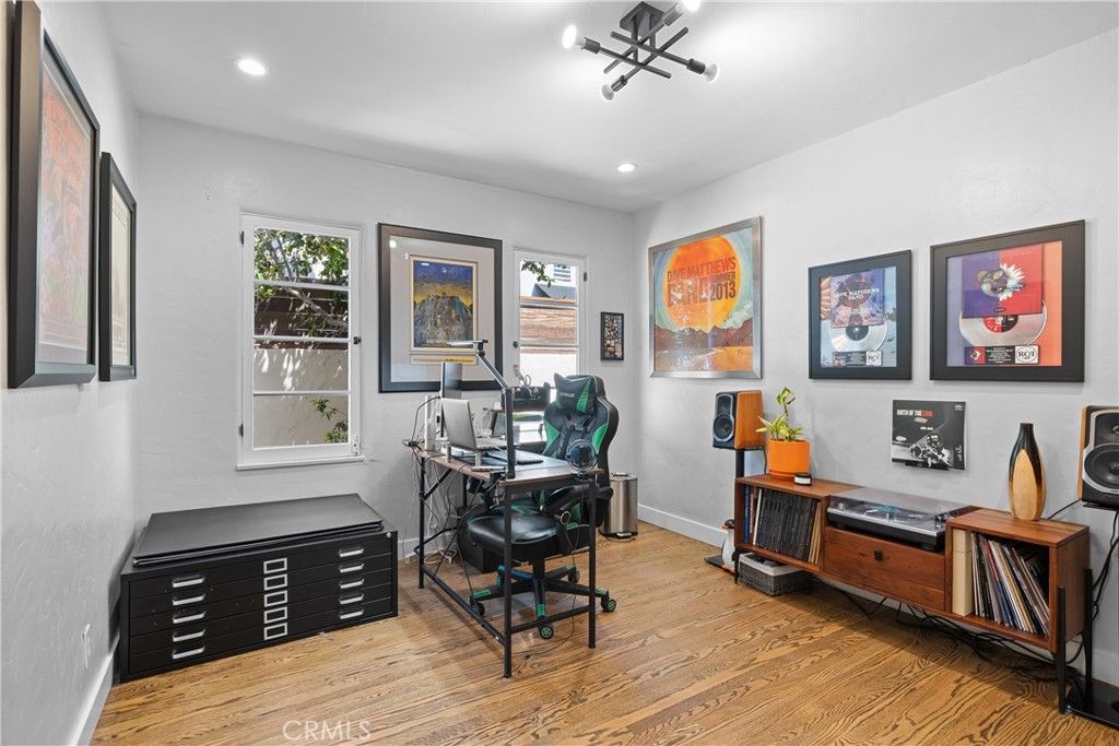 Image 24 of property listing at 5127 Willowcrest, North Hollywood, CA 91601