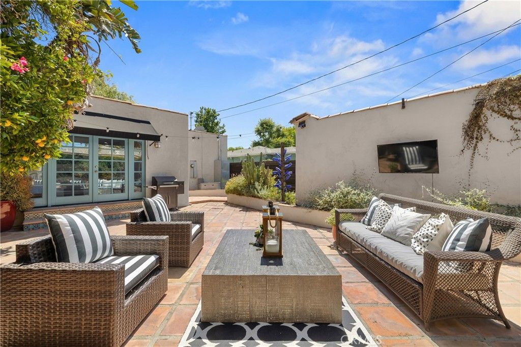 Image 27 of property listing at 5127 Willowcrest, North Hollywood, CA 91601