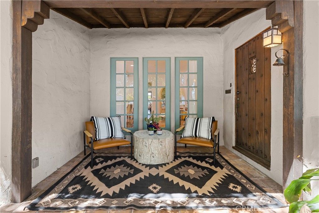 Image 4 of property listing at 5127 Willowcrest, North Hollywood, CA 91601