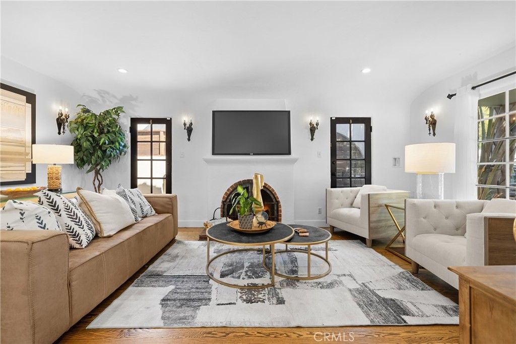 Image 6 of property listing at 5127 Willowcrest, North Hollywood, CA 91601