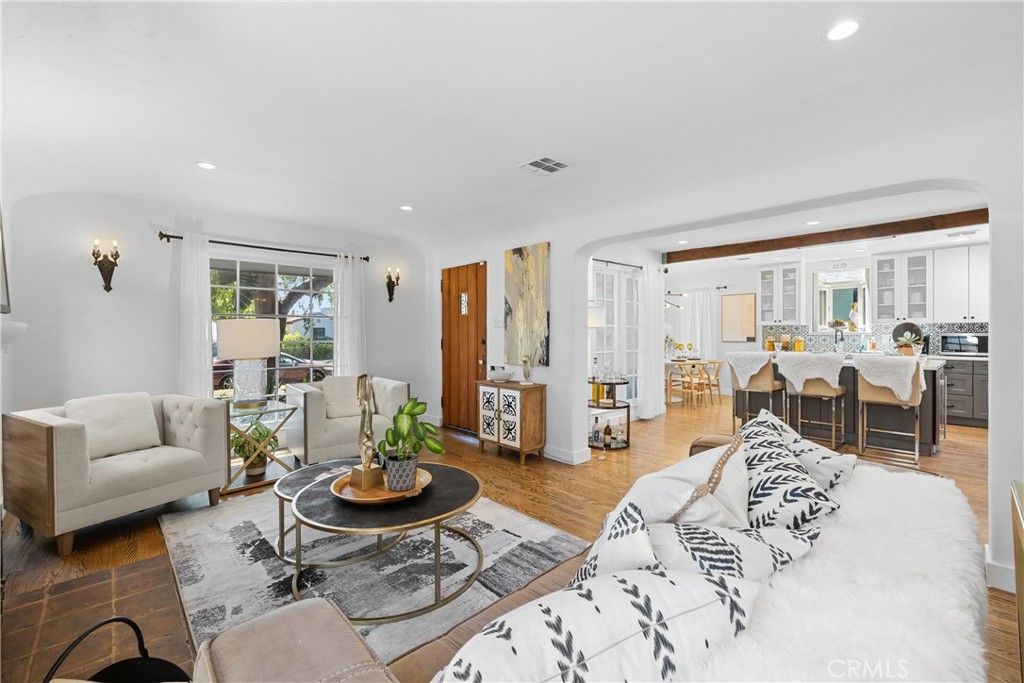 Image 8 of property listing at 5127 Willowcrest, North Hollywood, CA 91601