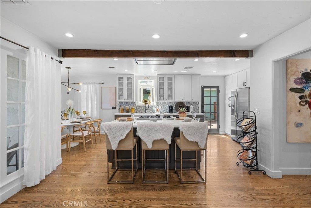 Image 9 of property listing at 5127 Willowcrest, North Hollywood, CA 91601