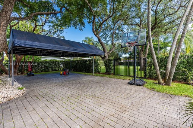 6601 SW 124th St, Pinecrest, FL 33156