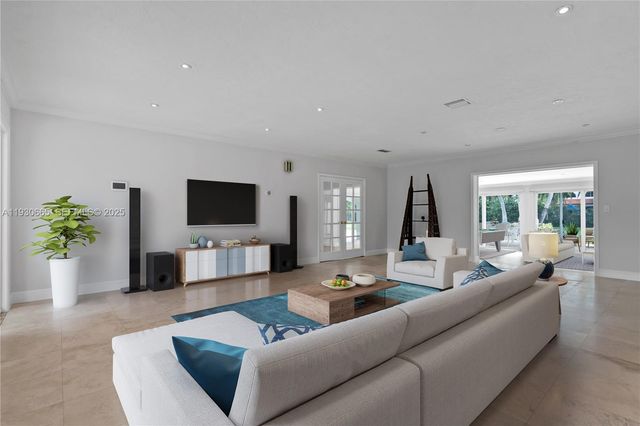 6601 SW 124th St, Pinecrest, FL 33156