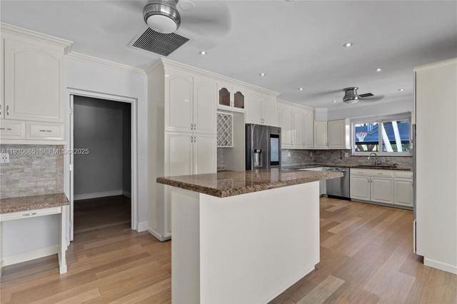 6601 SW 124th St, Pinecrest, FL 33156