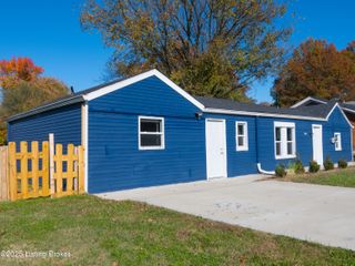 2021 Appleton Ln, Louisville, KY 40216