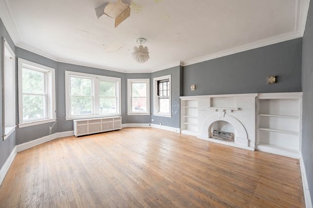 7754 S Saginaw Avenue, Chicago, IL 60649