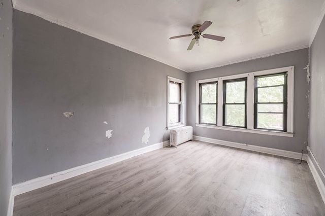 7754 S Saginaw Avenue, Chicago, IL 60649