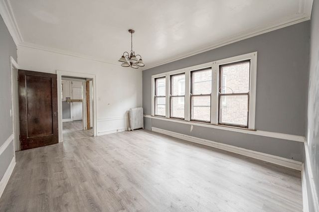 7754 S Saginaw Avenue, Chicago, IL 60649