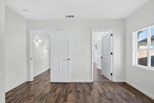 530 E G St, Oakdale, CA 95361