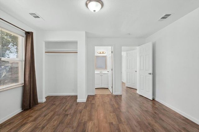 530 E G St, Oakdale, CA 95361