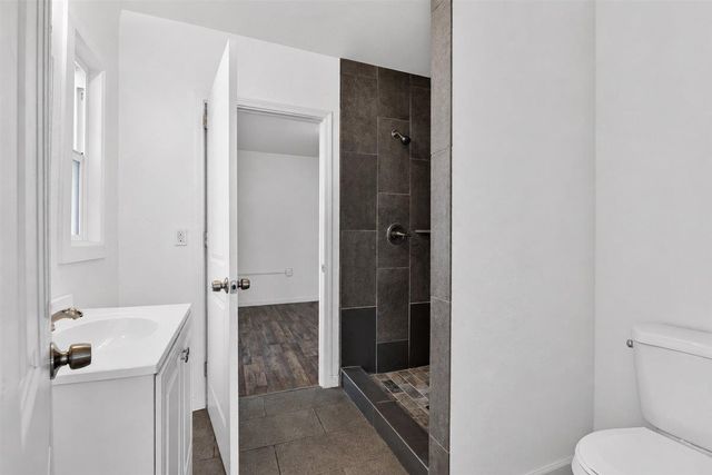 530 E G St, Oakdale, CA 95361