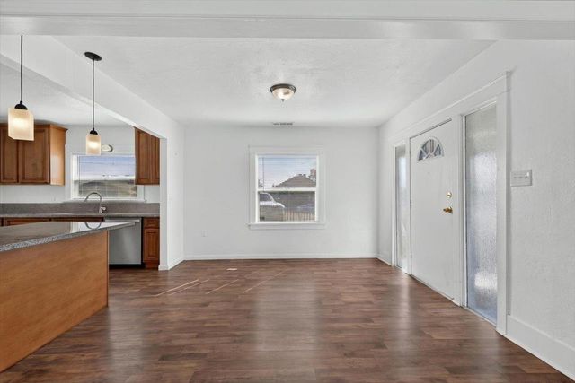 530 E G St, Oakdale, CA 95361