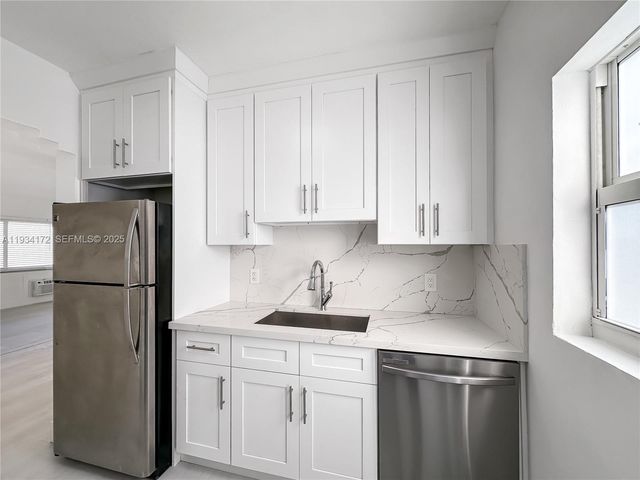 955 Bay Dr 4, Miami Beach, FL 33141