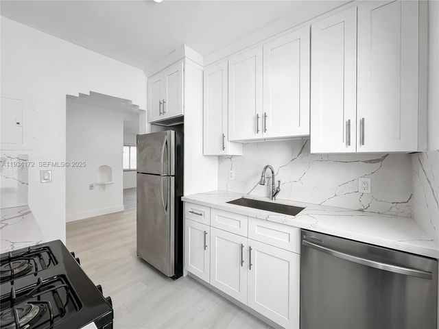 955 Bay Dr 4, Miami Beach, FL 33141