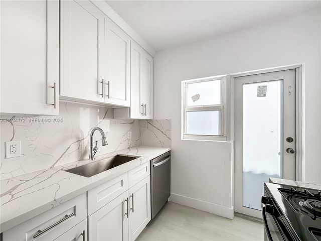 955 Bay Dr 4, Miami Beach, FL 33141