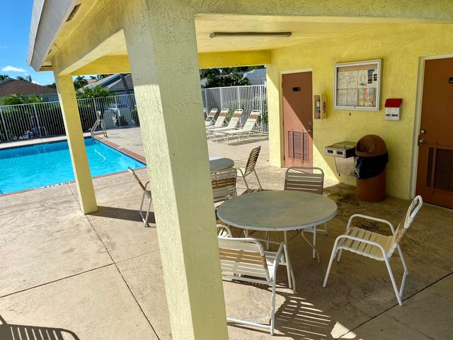 112 Sunset Boulevard, Boynton Beach, FL 33426