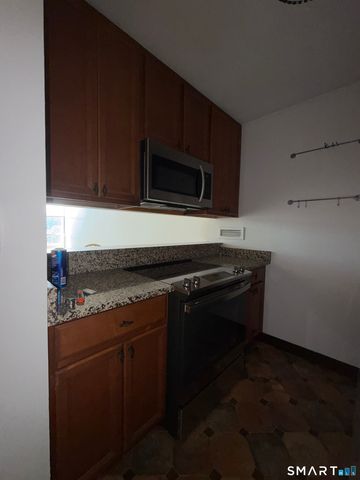 87 Glenbrook Road 7G, Stamford, CT 06902