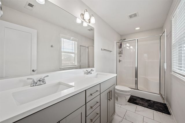 2707 NW 165th Lane, Clive, IA 50325