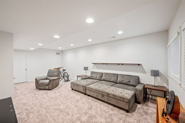 2707 NW 165th Lane, Clive, IA 50325