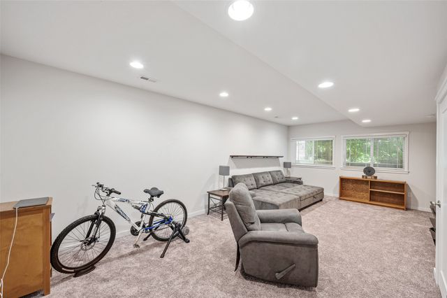 2707 NW 165th Lane, Clive, IA 50325