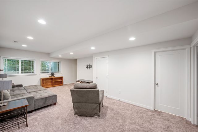 2707 NW 165th Lane, Clive, IA 50325