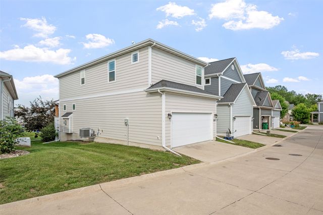 2707 NW 165th Lane, Clive, IA 50325