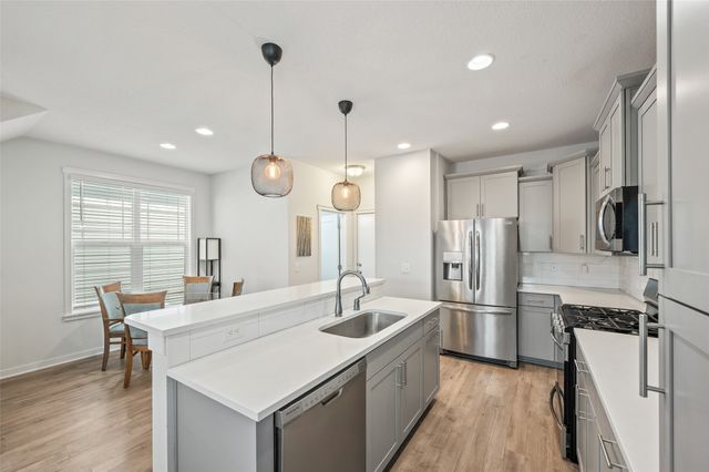 2707 NW 165th Lane, Clive, IA 50325