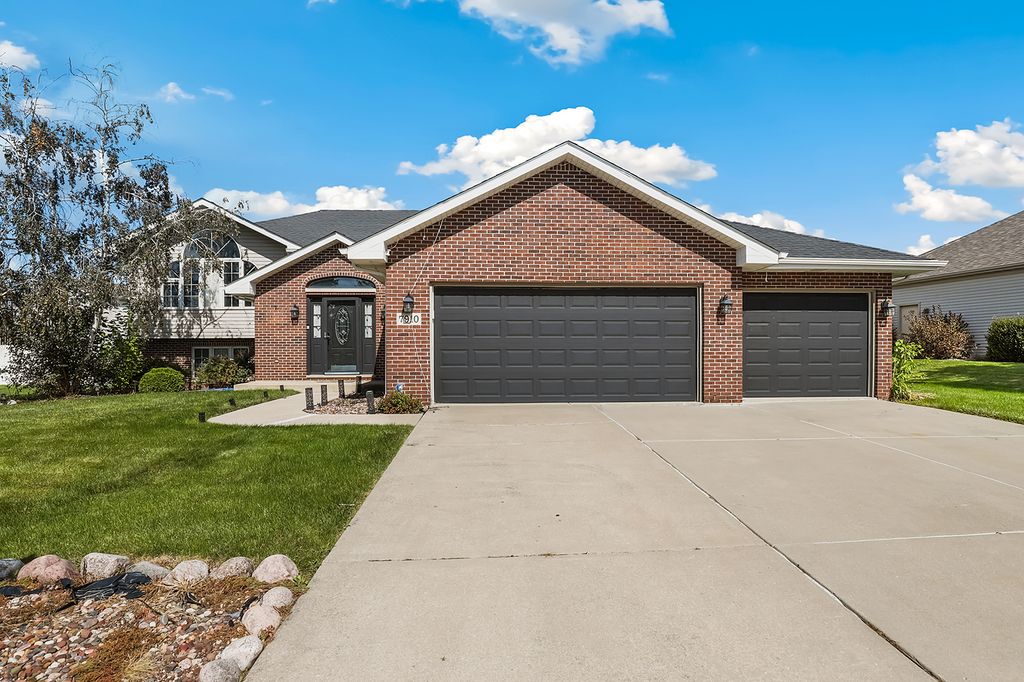 7910 W 92nd Avenue, Crown Point, IN 46307 — exterior