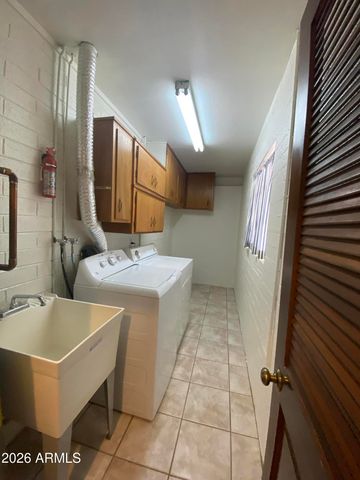 8215 E WINDSOR Avenue, Scottsdale, AZ 85257