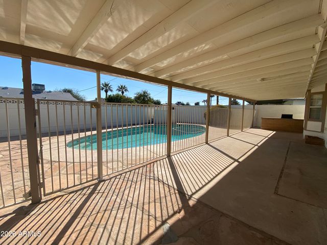 8215 E WINDSOR Avenue, Scottsdale, AZ 85257