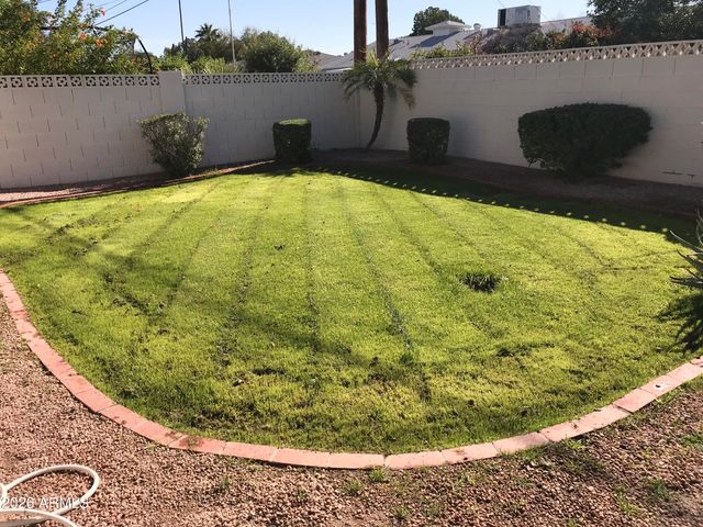 8215 E WINDSOR Avenue, Scottsdale, AZ 85257