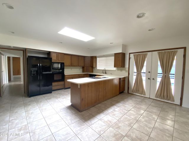 8215 E WINDSOR Avenue, Scottsdale, AZ 85257