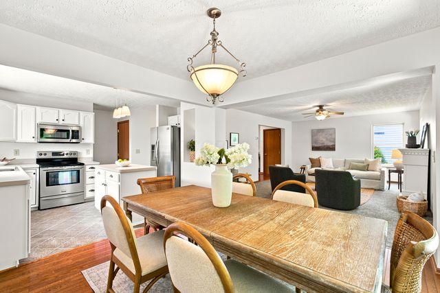 361 Shawnee Loop S, Pataskala, OH 43062
