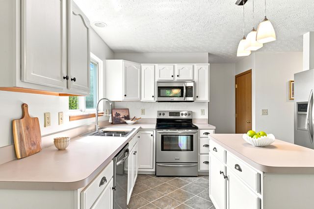 361 Shawnee Loop S, Pataskala, OH 43062