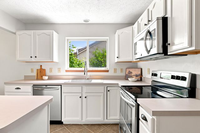 361 Shawnee Loop S, Pataskala, OH 43062