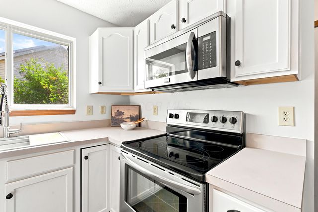 361 Shawnee Loop S, Pataskala, OH 43062