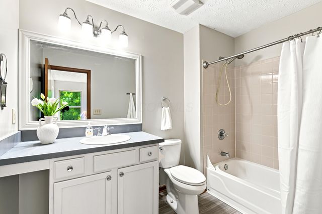 361 Shawnee Loop S, Pataskala, OH 43062