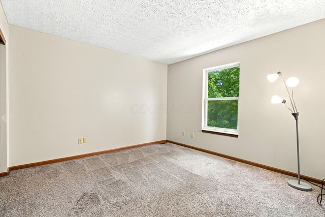 361 Shawnee Loop S, Pataskala, OH 43062