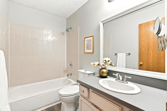 361 Shawnee Loop S, Pataskala, OH 43062