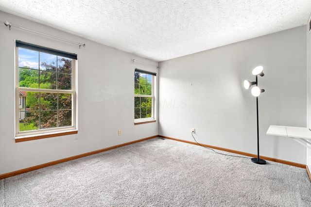 361 Shawnee Loop S, Pataskala, OH 43062