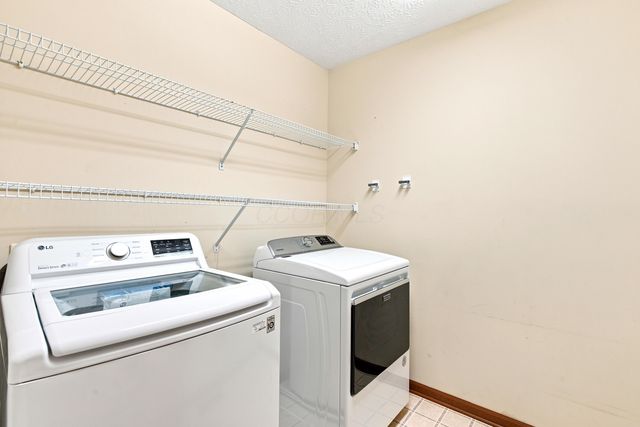 361 Shawnee Loop S, Pataskala, OH 43062