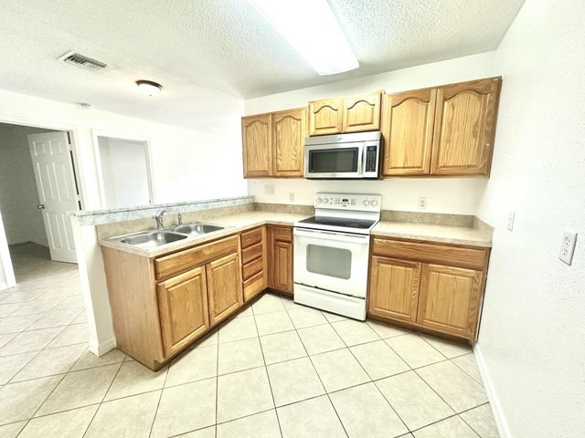 5106 Sanibel Avenue, Fort Pierce, FL 34951